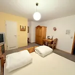 Dreischlaeger Hof 3*