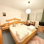 Dreischlaeger Hof 3*