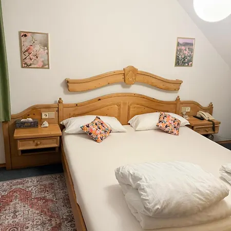 Dreischlaeger Hof 3*